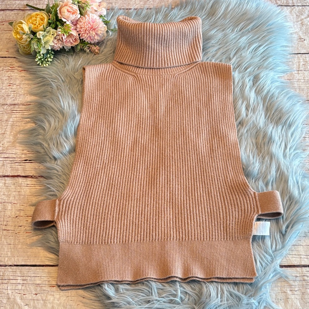 By Anthropologie Open Side Turtleneck Sweater in Oatmeal sz One Size